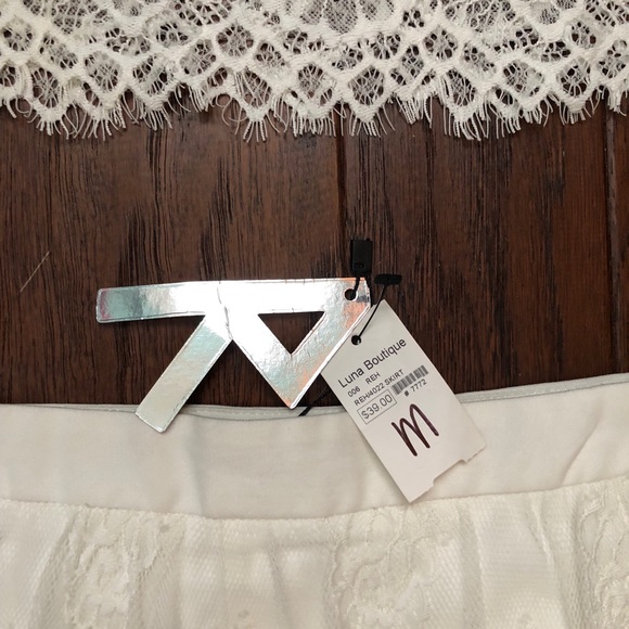 Crop top and midi skirt lace set. - Picture 4 of 4